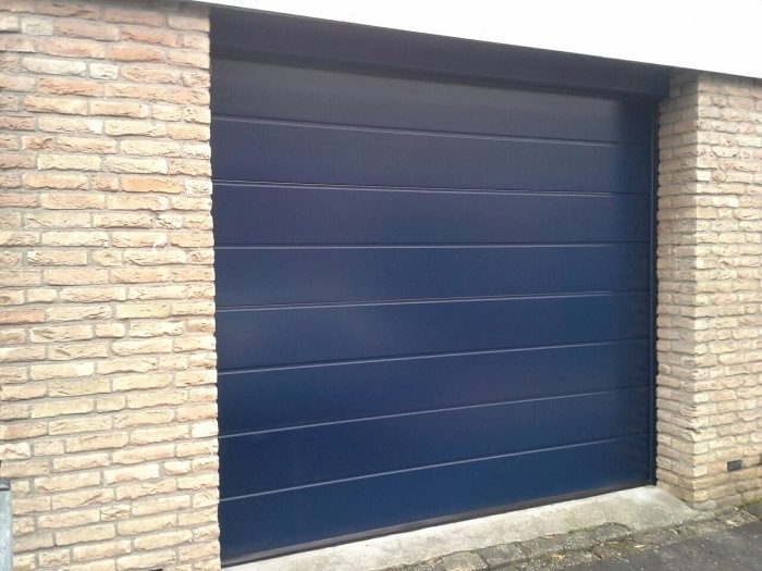 Sterk-Deur-en-Techniek-elektrische-garagedeur-blauw